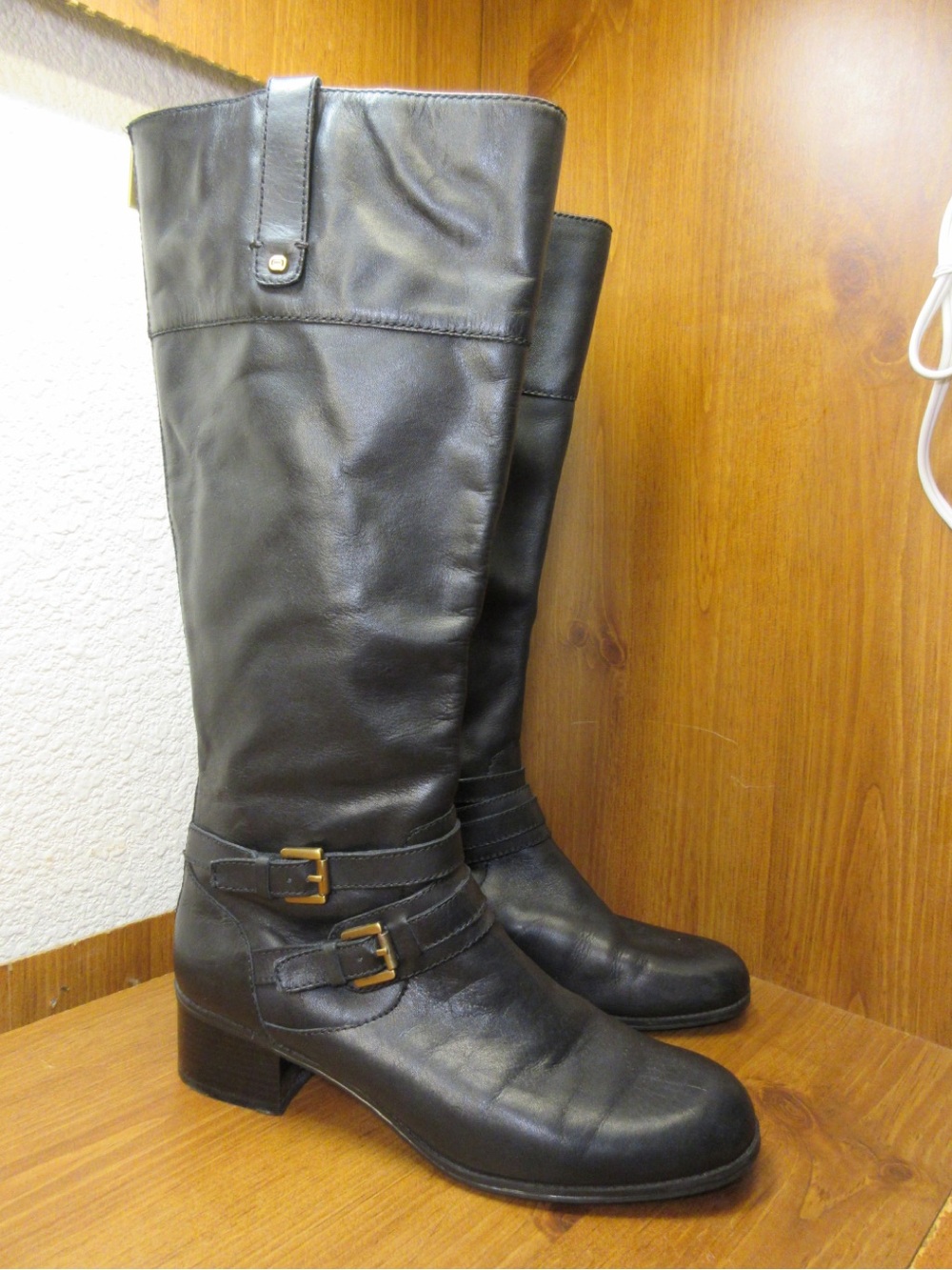 Bandolino Black Leather Knee-High Riding Boots with Buckle Accents size 10m